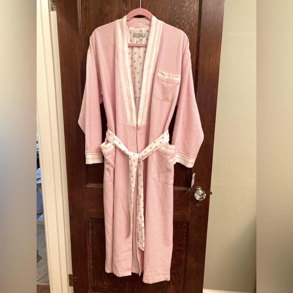 NWT Earth Angels women’s flannel robe, pink gingham, medium